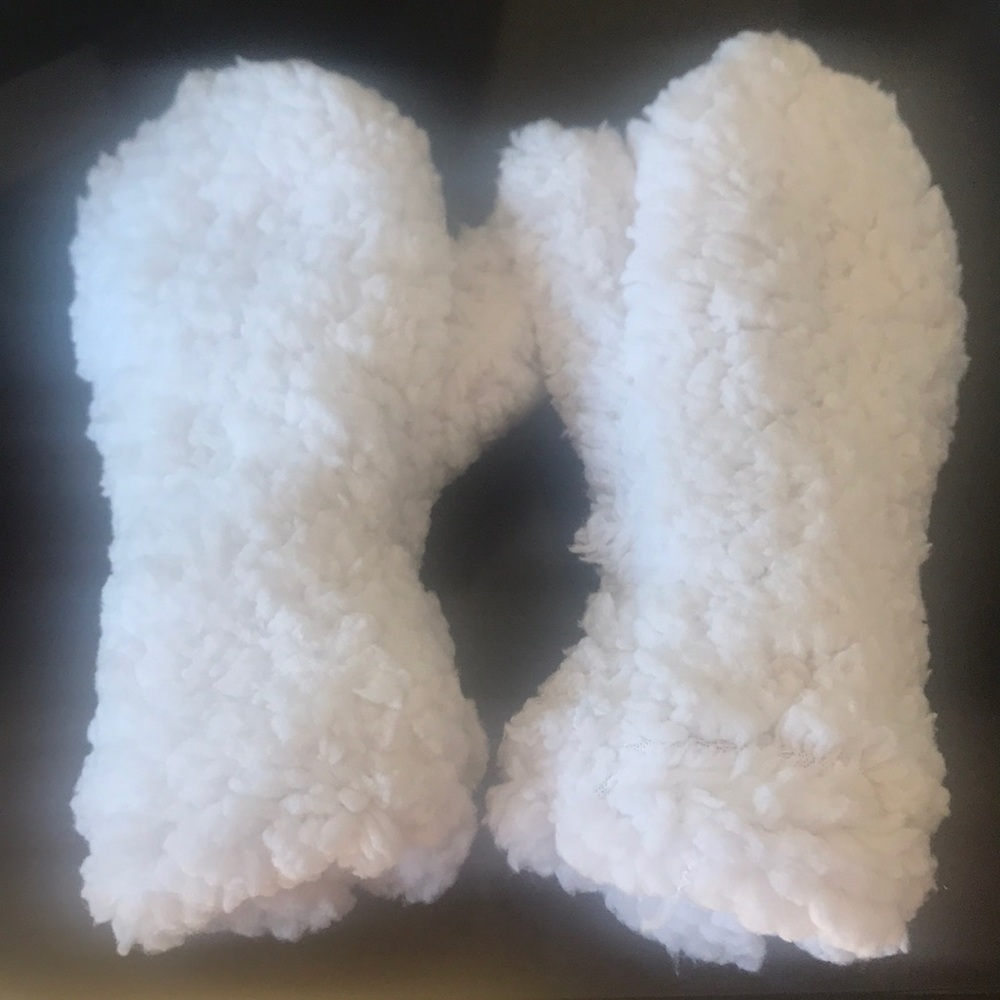 Pair of brand new without tags, adult, womens mittens